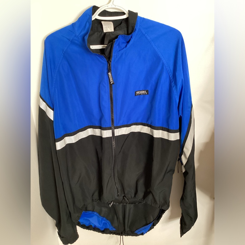 002 The Running room high low woman’s size L reflective lightweight jacket